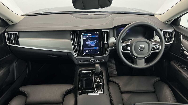 Volvo S90 Recharge Plus, T8 AWD plug-in hybrid, Electric/Petrol, Dark