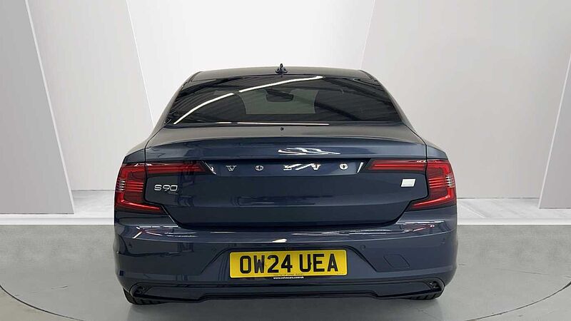 Volvo S90 Recharge Plus, T8 AWD plug-in hybrid, Electric/Petrol, Dark
