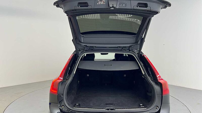 Volvo V90 Cross Country T5 AWD Plus Automatic (Heated Front Seats, Pilot Assist)
