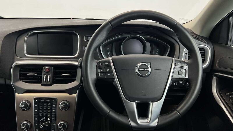 Volvo V40 Cross Country T3 Pro Automatic (Winter Pack, Power Seat with Memory)