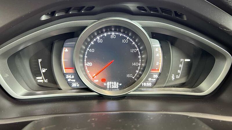 Volvo V40 Cross Country T3 Pro Automatic (Winter Pack, Power Seat with Memory)