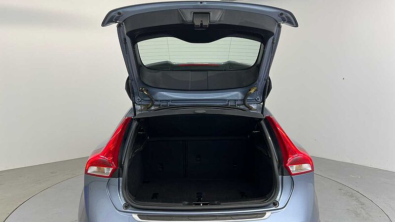 Volvo V40 Cross Country T3 Pro Automatic (Winter Pack, Power Seat with Memory)