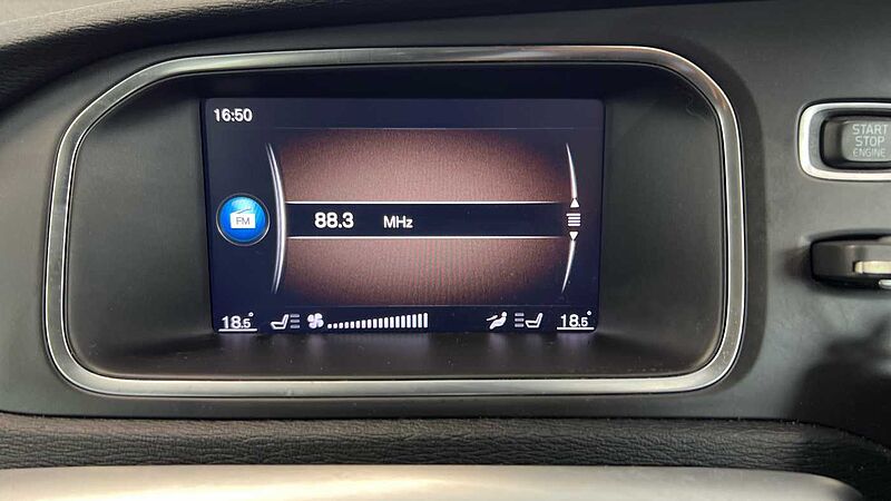 Volvo V40 Cross Country T3 Pro Automatic (Winter Pack, Power Seat with Memory)