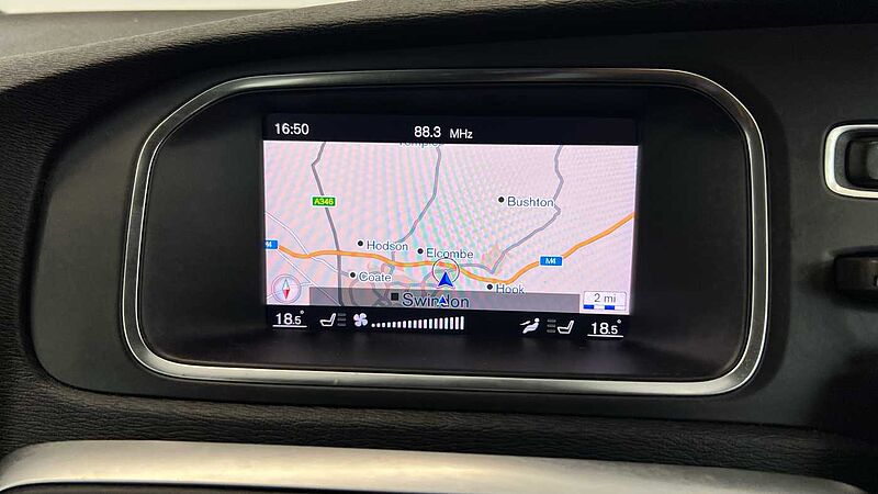 Volvo V40 Cross Country T3 Pro Automatic (Winter Pack, Power Seat with Memory)