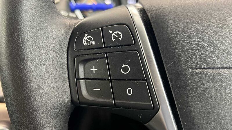 Volvo V40 Cross Country T3 Pro Automatic (Winter Pack, Power Seat with Memory)