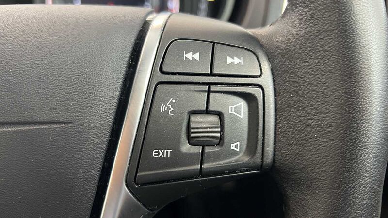 Volvo V40 Cross Country T3 Pro Automatic (Winter Pack, Power Seat with Memory)