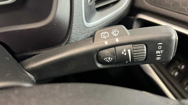 Volvo V40 Cross Country T3 Pro Automatic (Winter Pack, Power Seat with Memory)