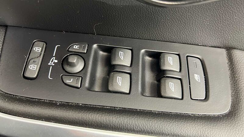 Volvo V40 Cross Country T3 Pro Automatic (Winter Pack, Power Seat with Memory)