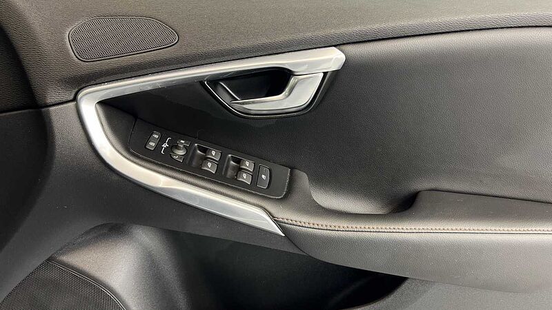 Volvo V40 Cross Country T3 Pro Automatic (Winter Pack, Power Seat with Memory)