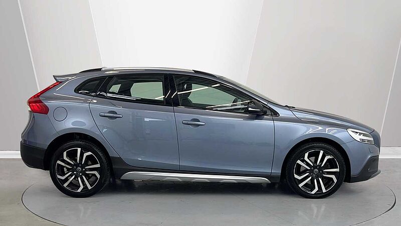 Volvo V40 Cross Country T3 Pro Automatic (Winter Pack, Power Seat with Memory)