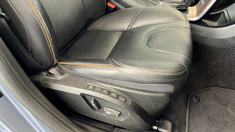 Volvo V40 Cross Country T3 Pro Automatic (Winter Pack, Power Seat with Memory)