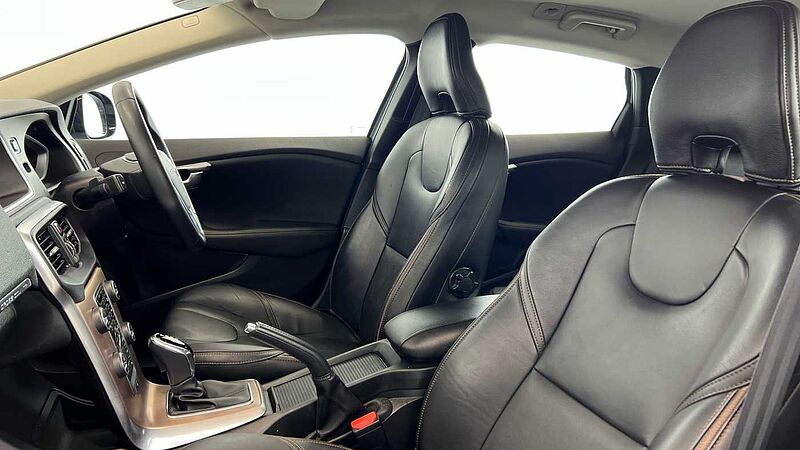 Volvo V40 Cross Country T3 Pro Automatic (Winter Pack, Power Seat with Memory)