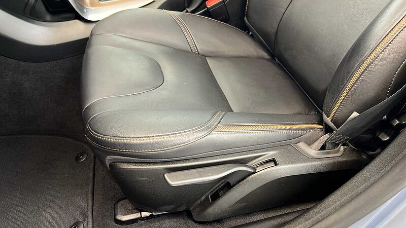 Volvo V40 Cross Country T3 Pro Automatic (Winter Pack, Power Seat with Memory)