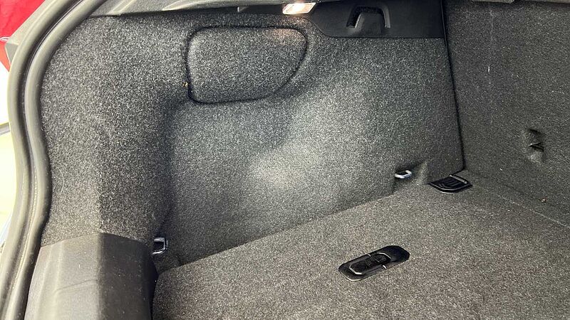 Volvo V40 Cross Country T3 Pro Automatic (Winter Pack, Power Seat with Memory)