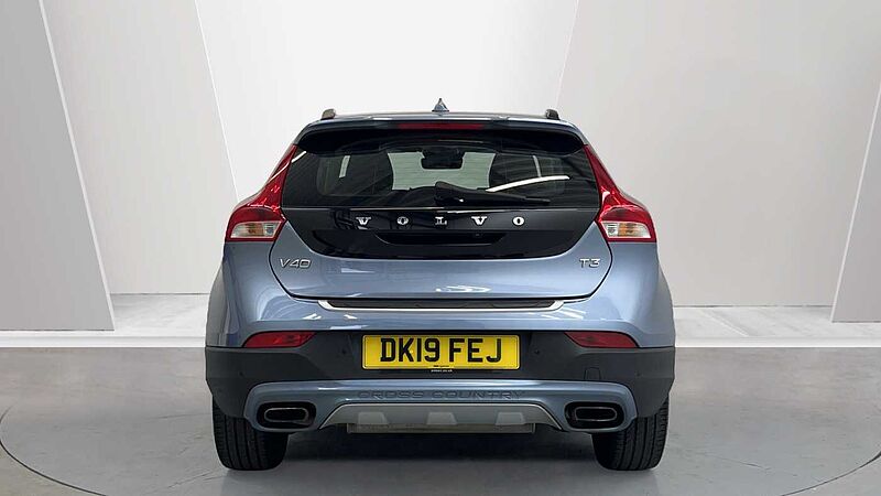 Volvo V40 Cross Country T3 Pro Automatic (Winter Pack, Power Seat with Memory)