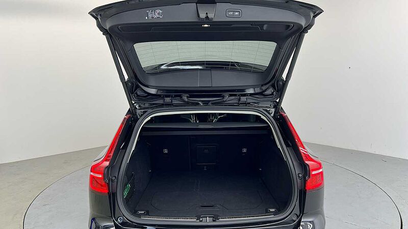 Volvo V60 Ultra, T8 AWD Plug-in hybrid, Electric/Petrol, Dark (Panoramic Roof, BLIS)