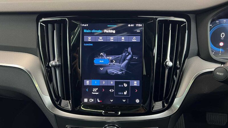Volvo V60 Ultra, T8 AWD Plug-in hybrid, Electric/Petrol, Dark (Panoramic Roof, BLIS)