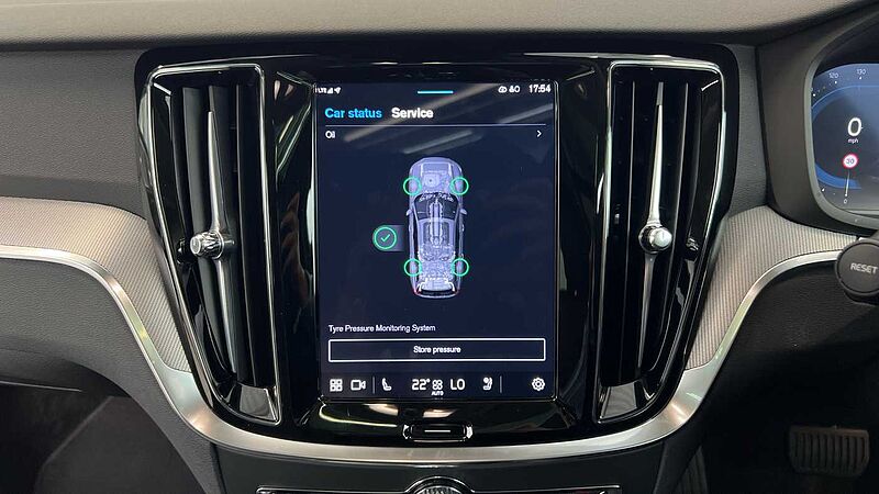 Volvo V60 Ultra, T8 AWD Plug-in hybrid, Electric/Petrol, Dark (Panoramic Roof, BLIS)