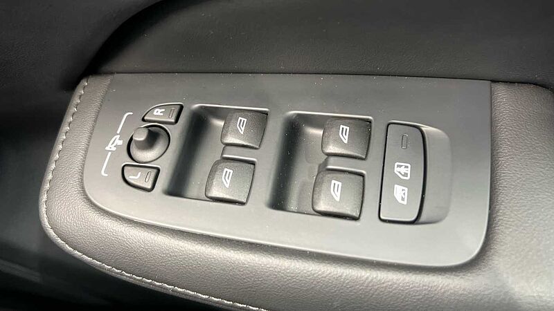 Volvo V60 Ultra, T8 AWD Plug-in hybrid, Electric/Petrol, Dark (Panoramic Roof, BLIS)