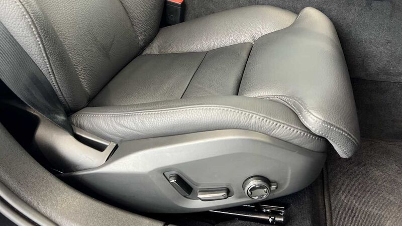 Volvo V60 Ultra, T8 AWD Plug-in hybrid, Electric/Petrol, Dark (Panoramic Roof, BLIS)