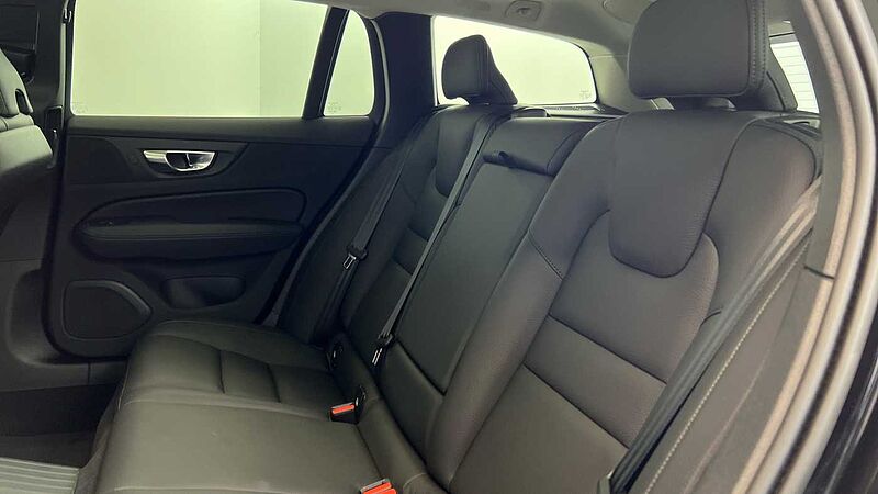 Volvo V60 Ultra, T8 AWD Plug-in hybrid, Electric/Petrol, Dark (Panoramic Roof, BLIS)
