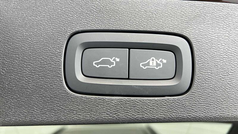 Volvo V60 Ultra, T8 AWD Plug-in hybrid, Electric/Petrol, Dark (Panoramic Roof, BLIS)