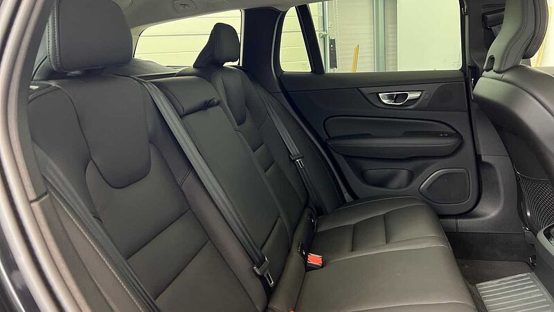 Volvo V60 Ultra, T8 AWD Plug-in hybrid, Electric/Petrol, Dark (Panoramic Roof, BLIS)