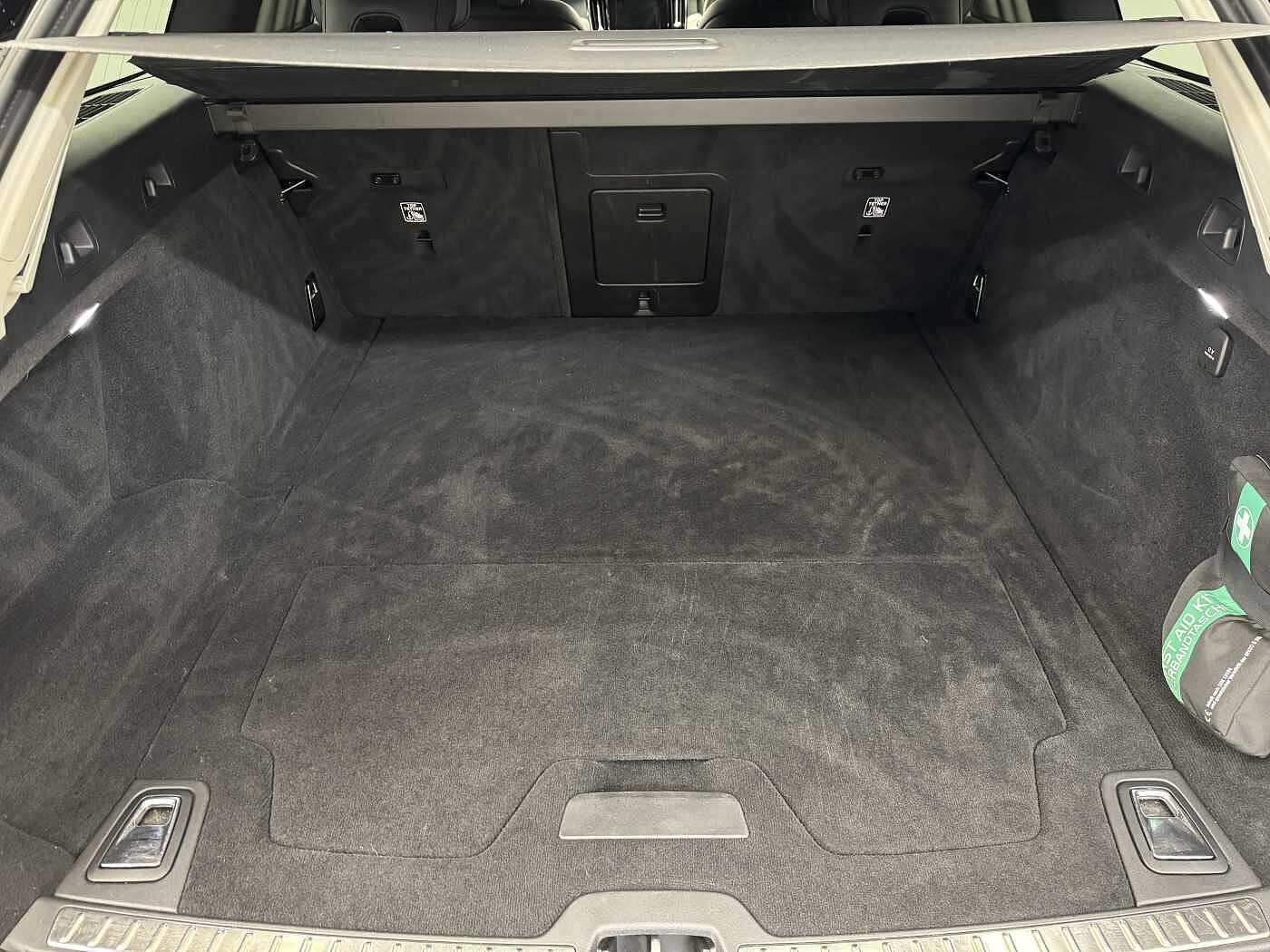 Volvo V90 Cross Country Plus, B5 AWD mild hybrid, Petrol