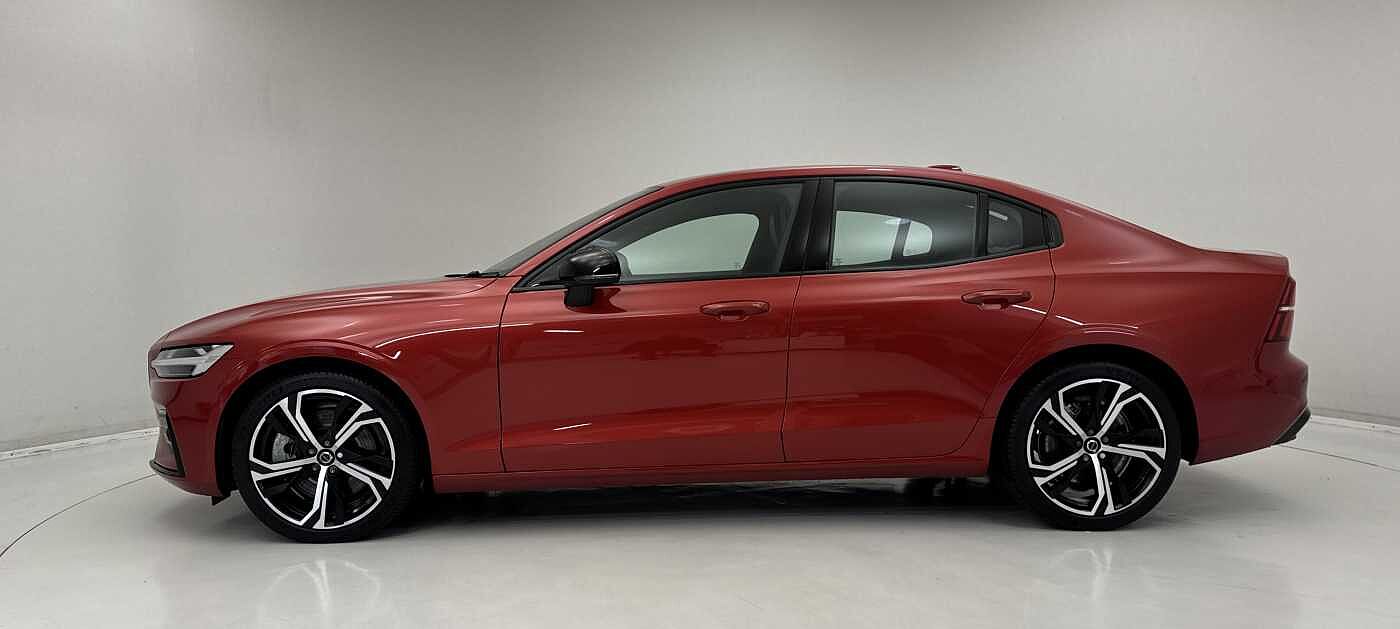 Volvo S60 Plus, B5 mild hybrid, Petrol, Dark