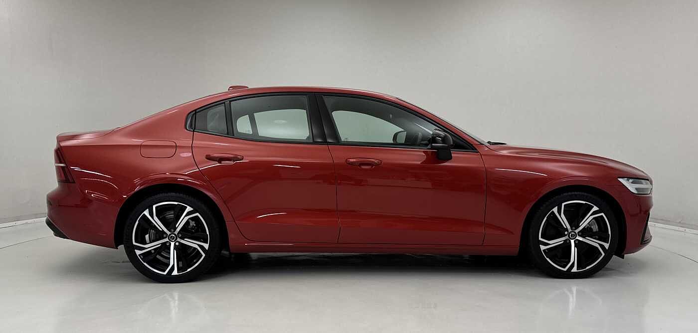 Volvo S60 Plus, B5 mild hybrid, Petrol, Dark