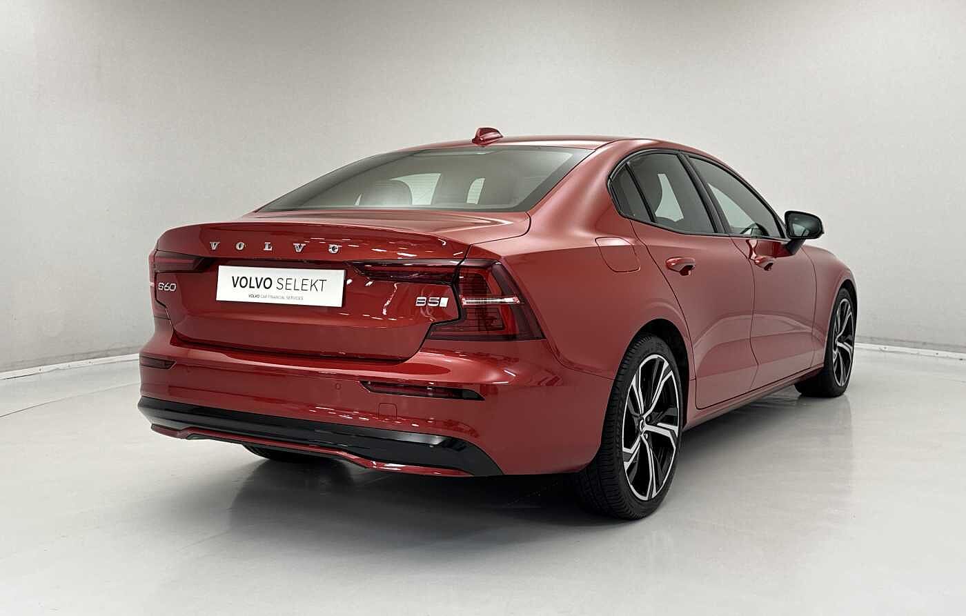 Volvo S60 Plus, B5 mild hybrid, Petrol, Dark