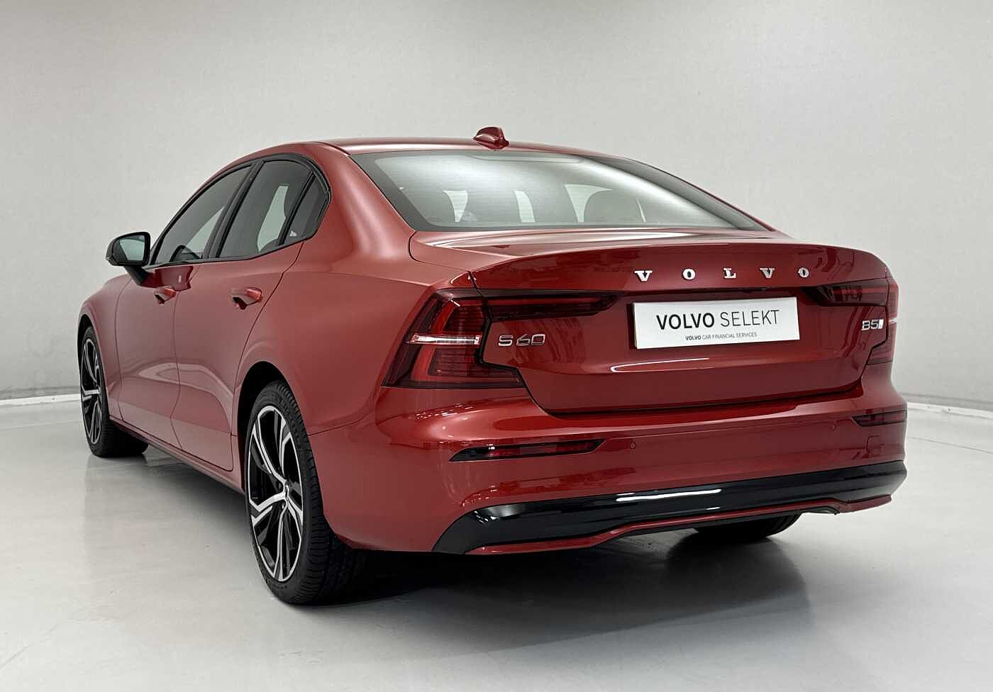 Volvo S60 Plus, B5 mild hybrid, Petrol, Dark