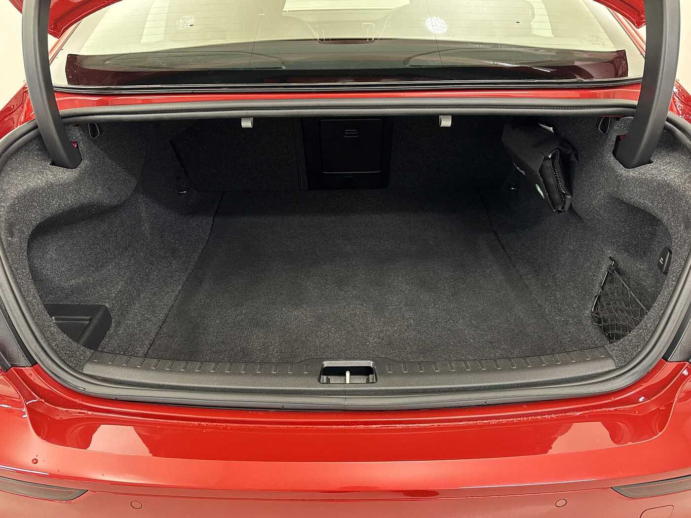 Volvo S60 Plus, B5 mild hybrid, Petrol, Dark