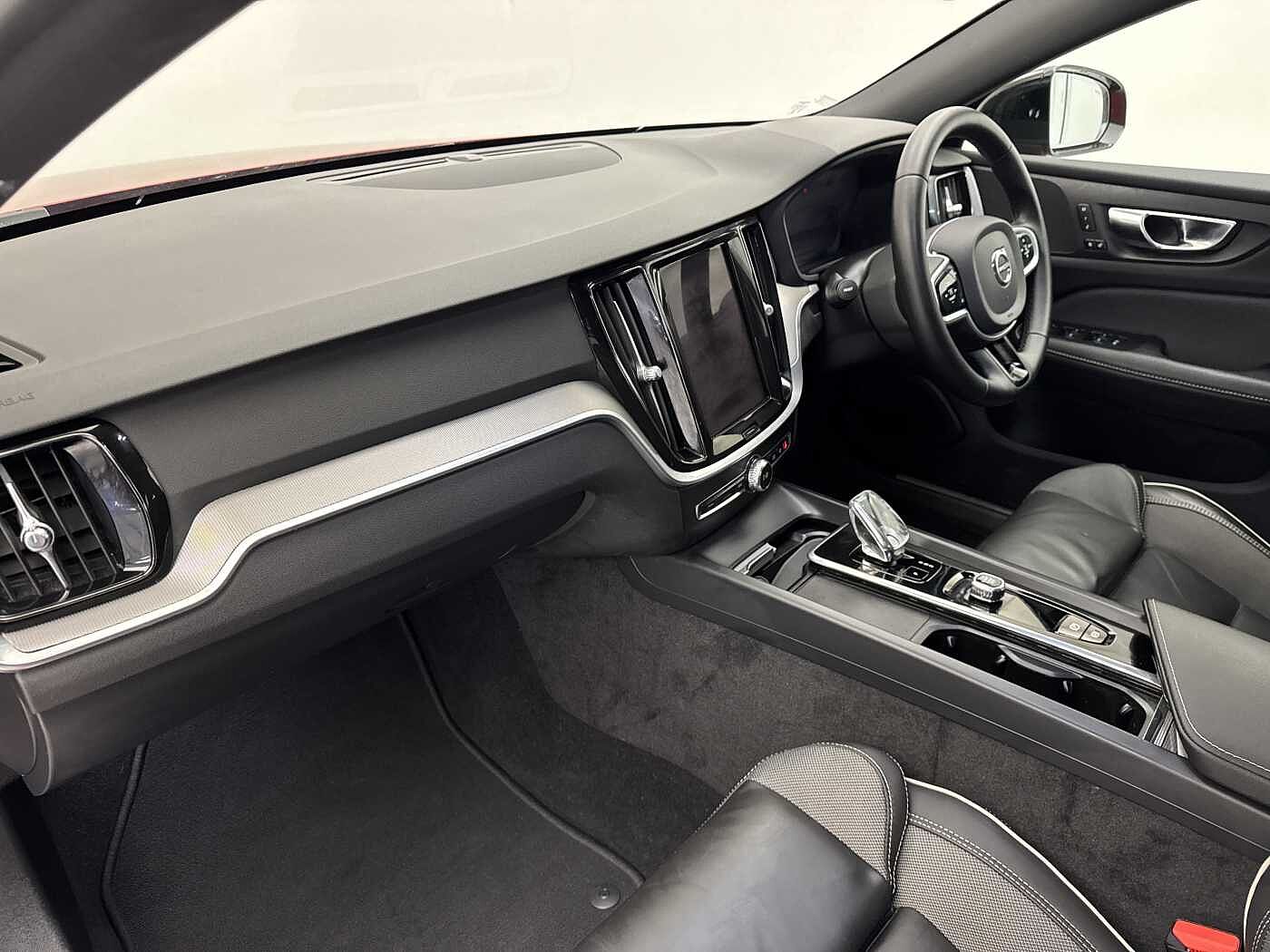 Volvo S60 Plus, B5 mild hybrid, Petrol, Dark