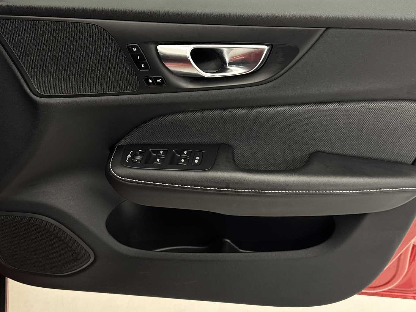 Volvo S60 Plus, B5 mild hybrid, Petrol, Dark