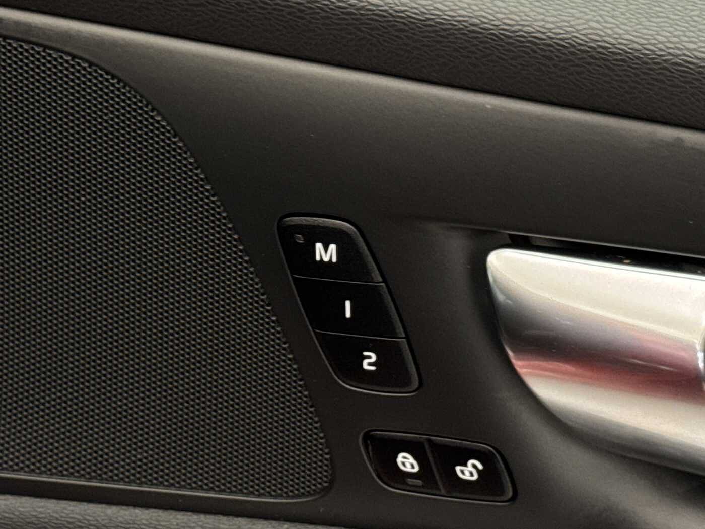 Volvo S60 Plus, B5 mild hybrid, Petrol, Dark