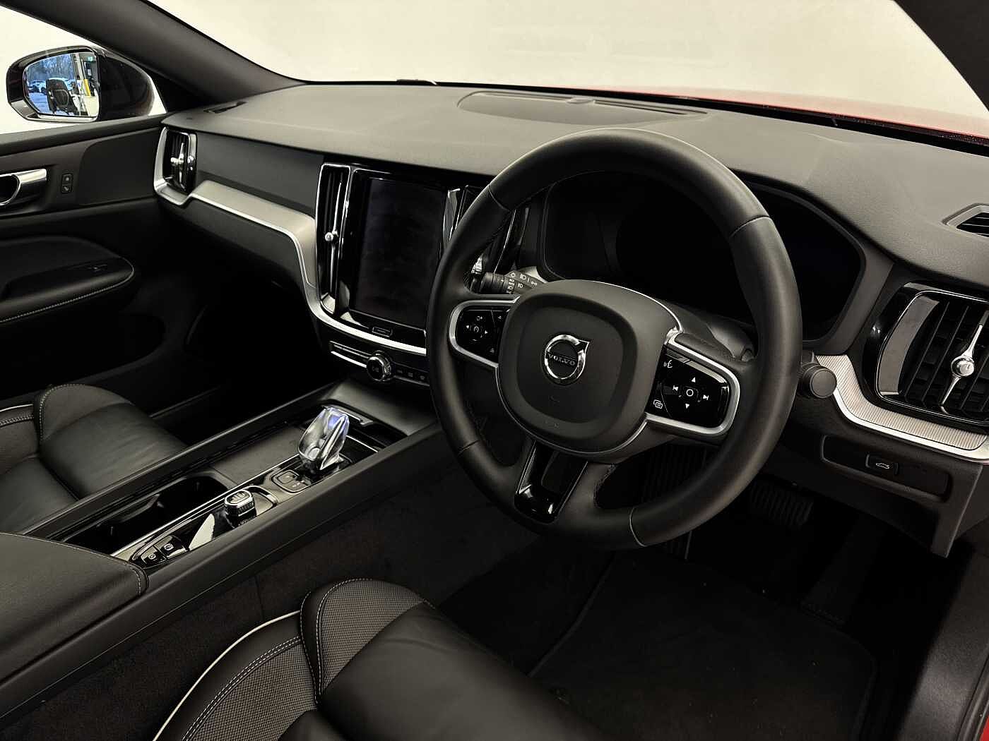 Volvo S60 Plus, B5 mild hybrid, Petrol, Dark