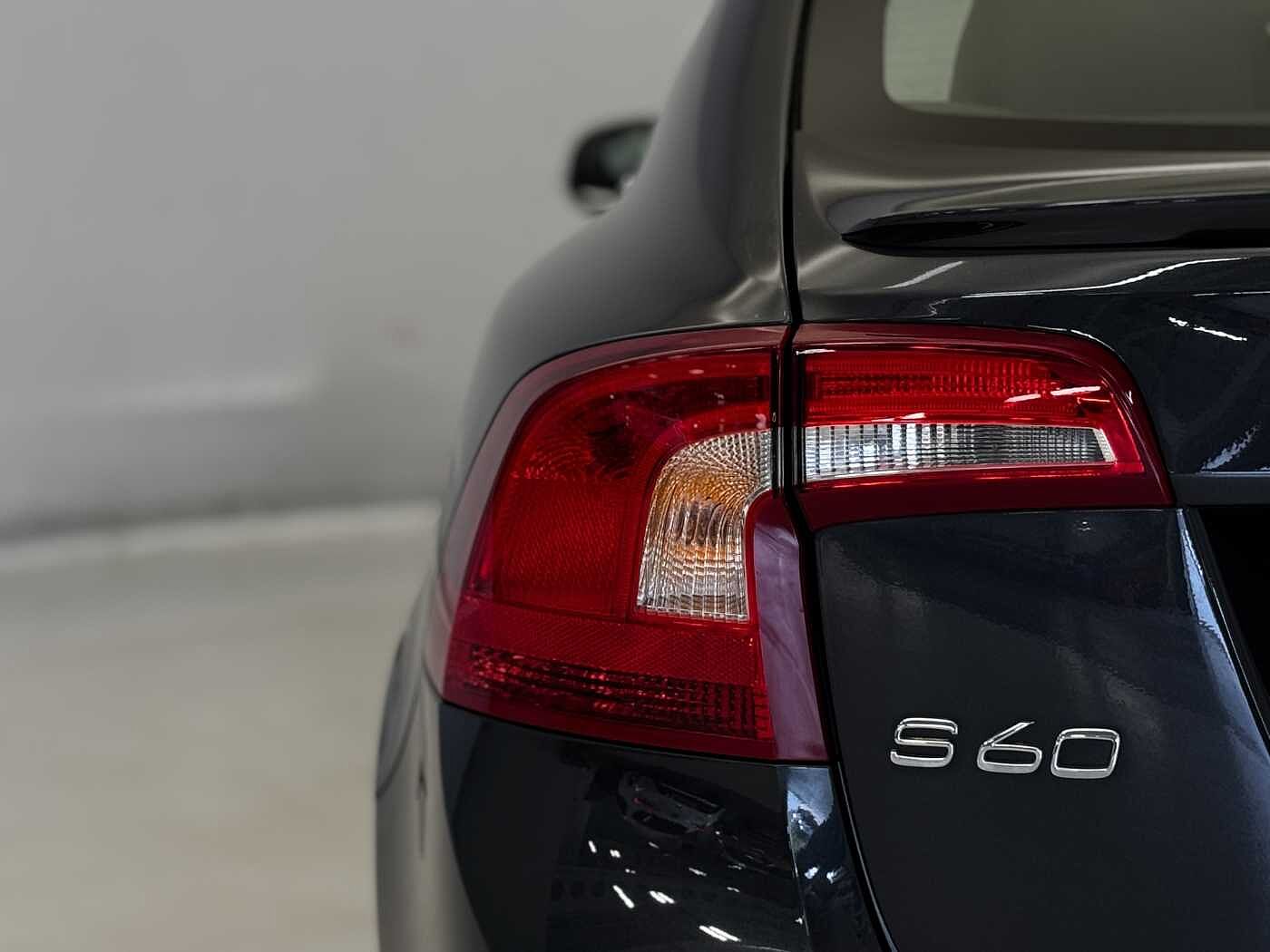 Volvo S60 D4 R-Design Nav Manual