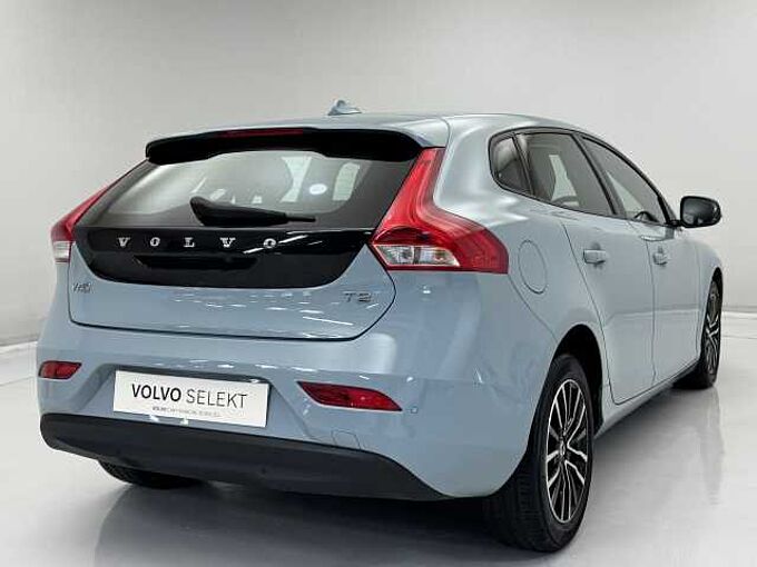 Volvo V40 T2 Momentum Manual