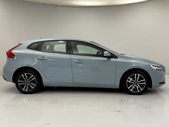 Volvo V40 T2 Momentum Manual
