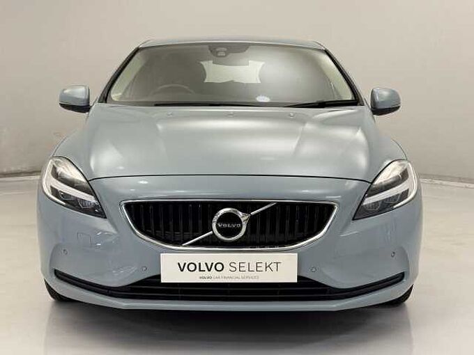 Volvo V40 T2 Momentum Manual