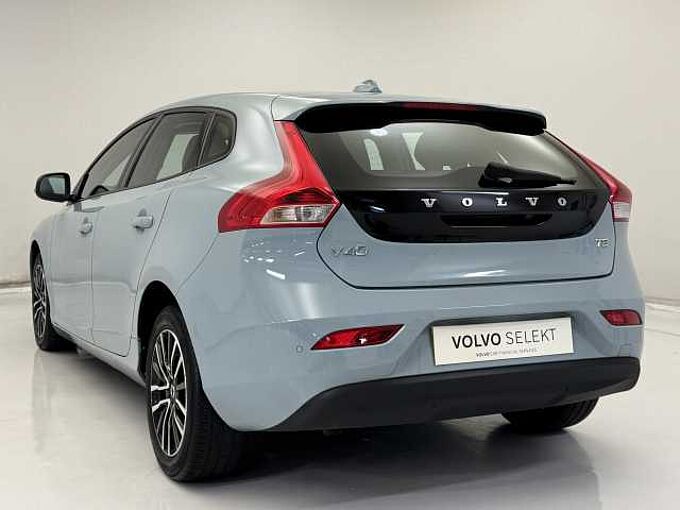 Volvo V40 T2 Momentum Manual