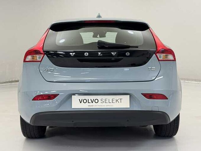 Volvo V40 T2 Momentum Manual
