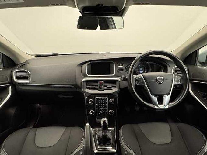 Volvo V40 T2 Momentum Manual