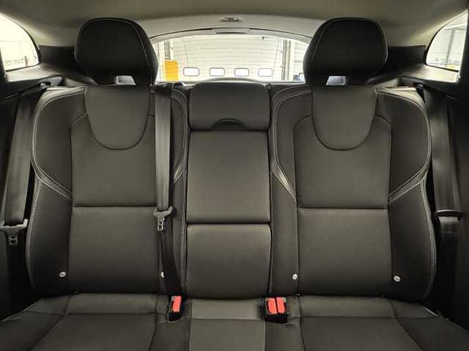 Volvo V40 T2 Momentum Manual