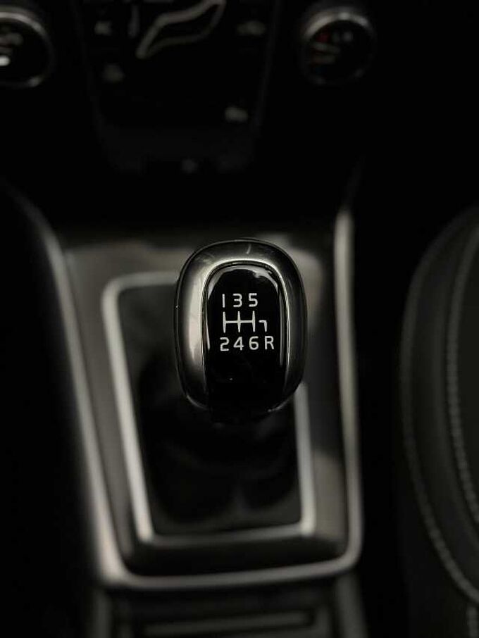 Volvo V40 T2 Momentum Manual