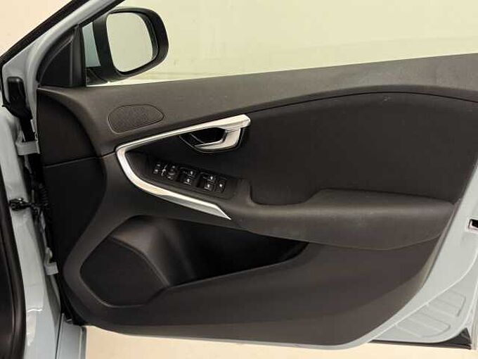 Volvo V40 T2 Momentum Manual