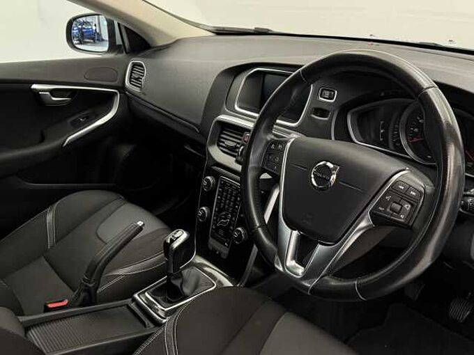 Volvo V40 T2 Momentum Manual