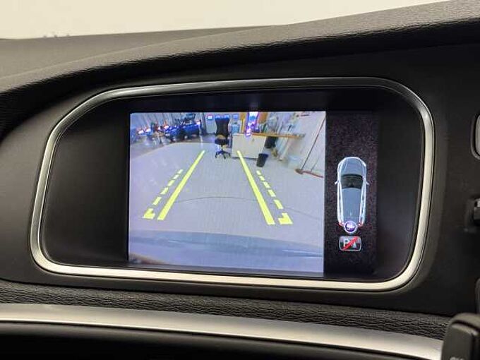 Volvo V40 T2 Momentum Manual