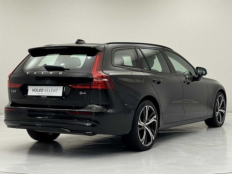 Volvo V60 Plus, B4 mild hybrid, Petrol, Dark